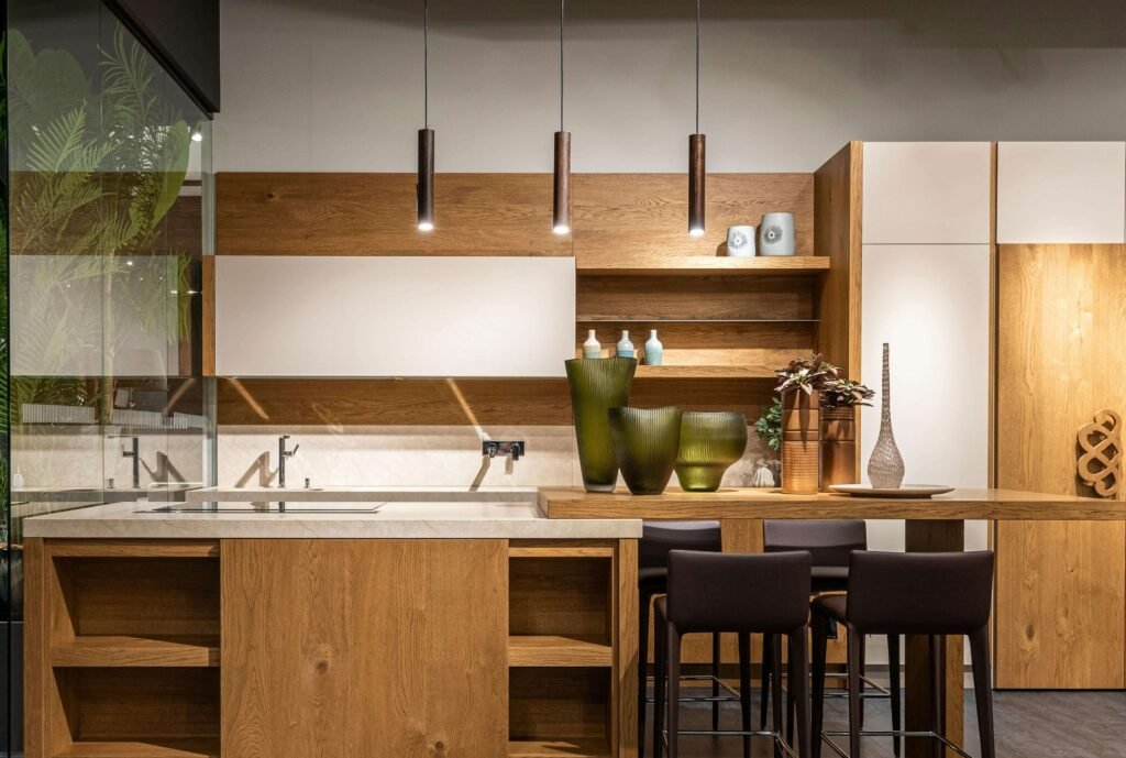 Projeto de cozinha gourmet moderna e funcional com ilha central - Arquitetura de Interiores